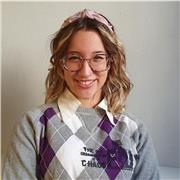 Soy trabajadora, perseverante, extrovertida, con don de gente, determinada, resiliente. Me encanta aprender, formarme y investigar sobre temas que me apasionan.